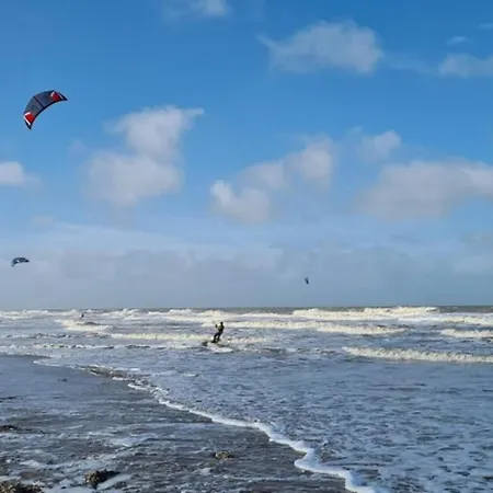 Zeedijk With Ocean View *